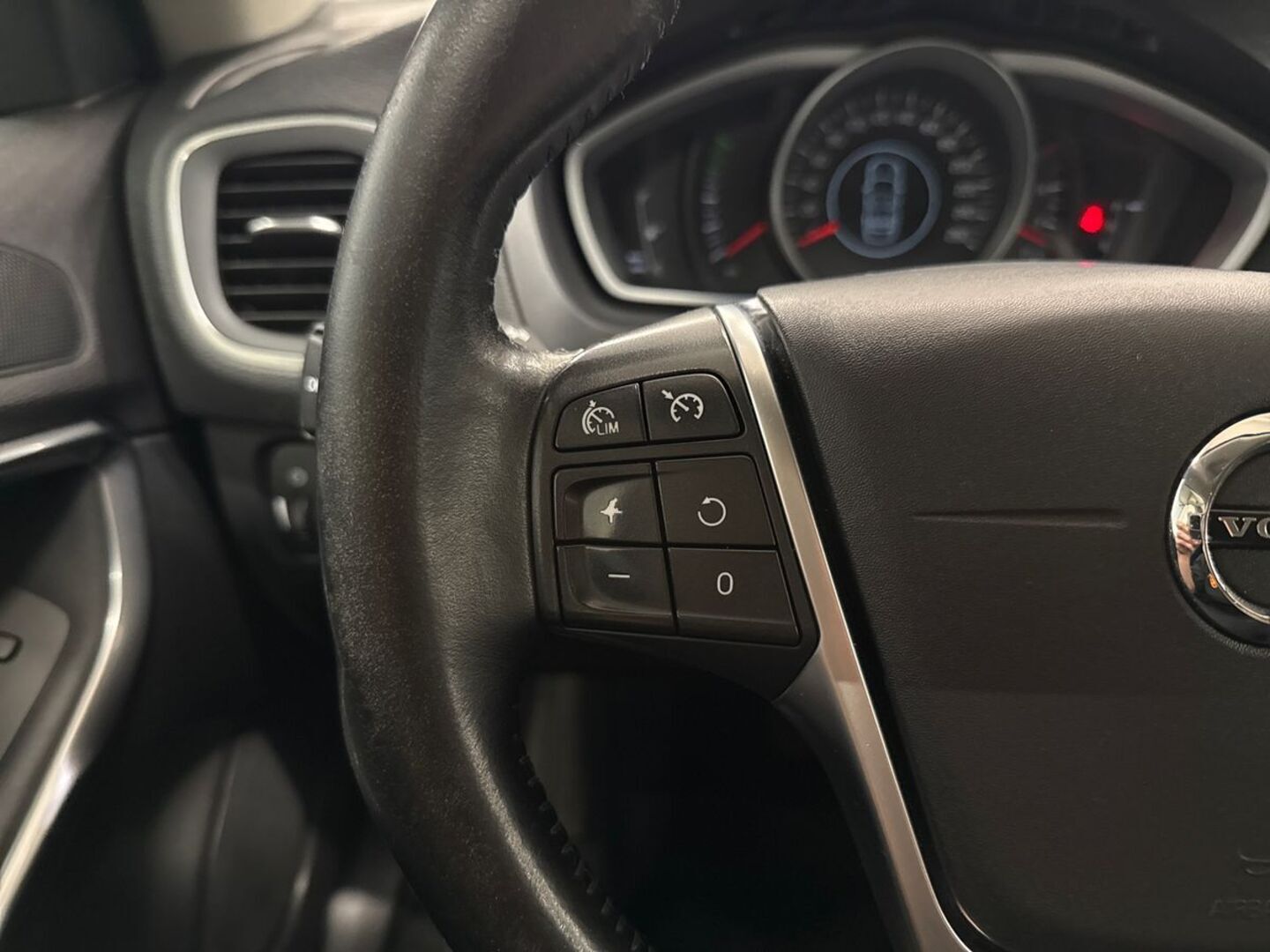 VOLVO V40 Cross Country 17