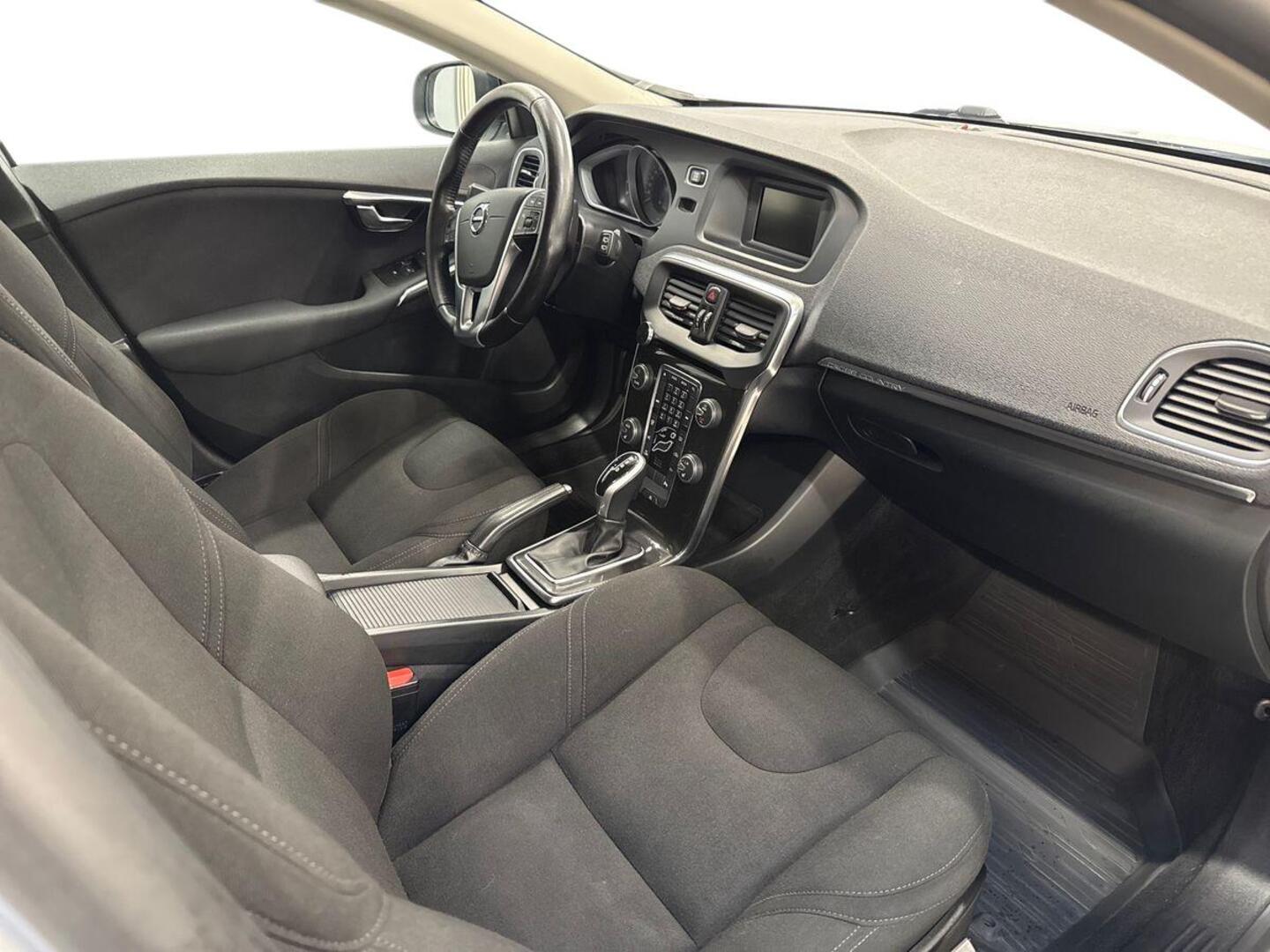 VOLVO V40 Cross Country 9
