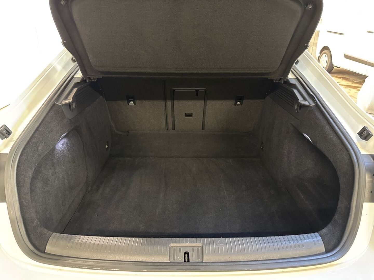 VOLKSWAGEN Arteon 11