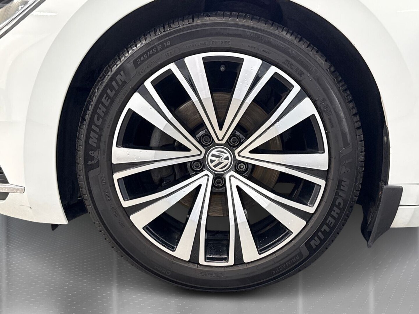 VOLKSWAGEN Arteon 13