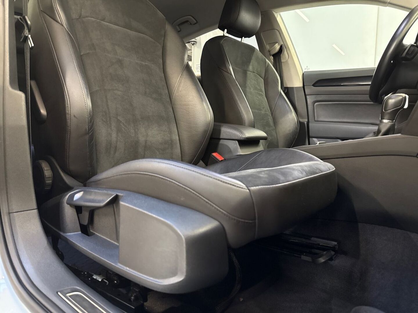 VOLKSWAGEN Arteon 15