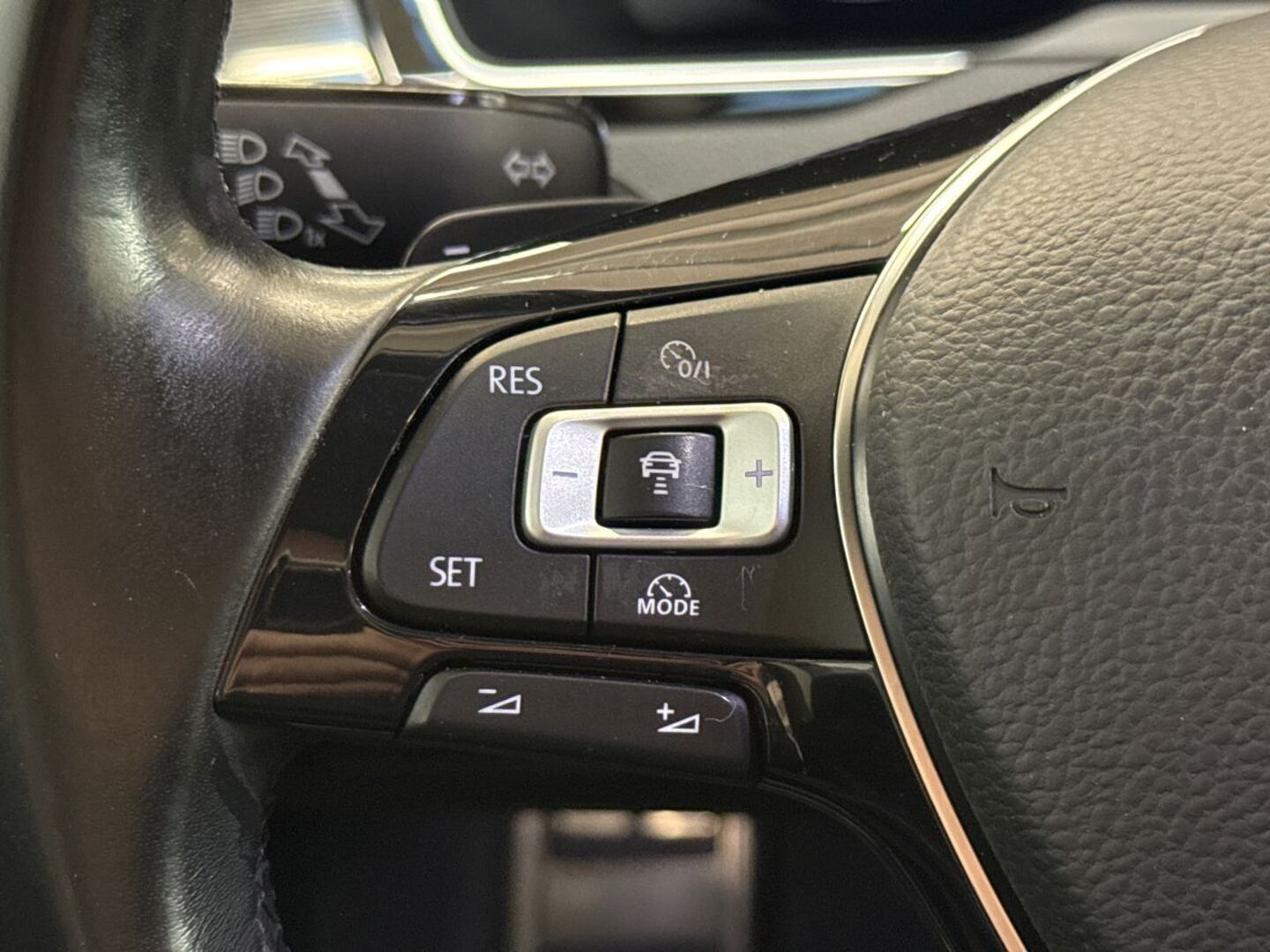 VOLKSWAGEN Arteon 22