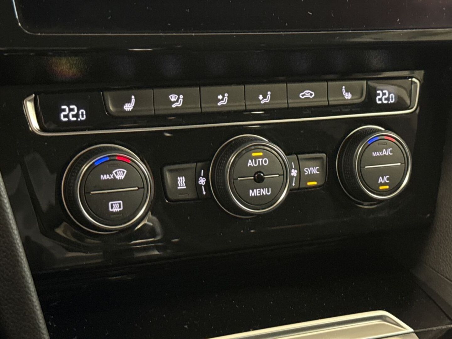 VOLKSWAGEN Arteon 26