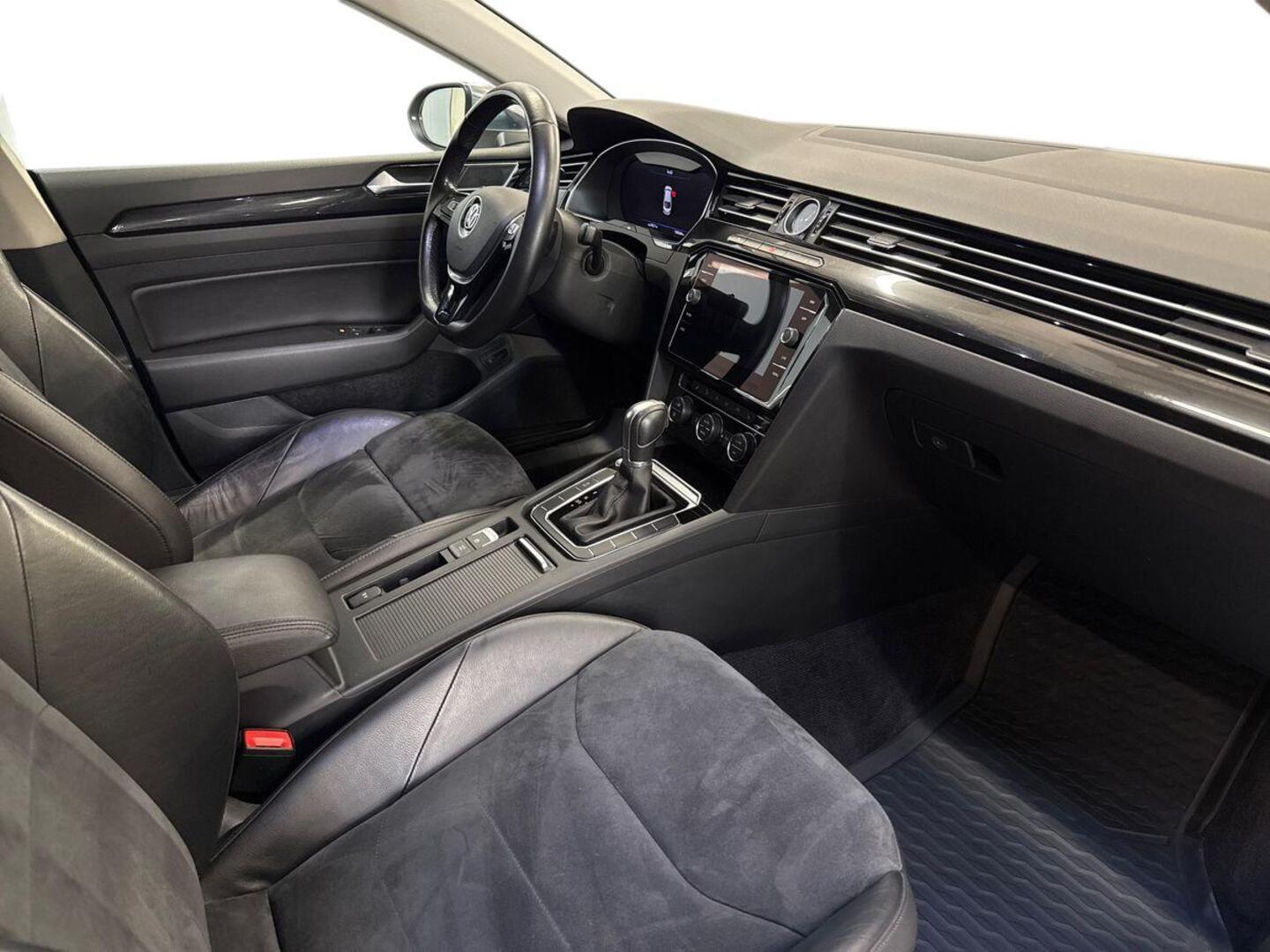 VOLKSWAGEN Arteon 9