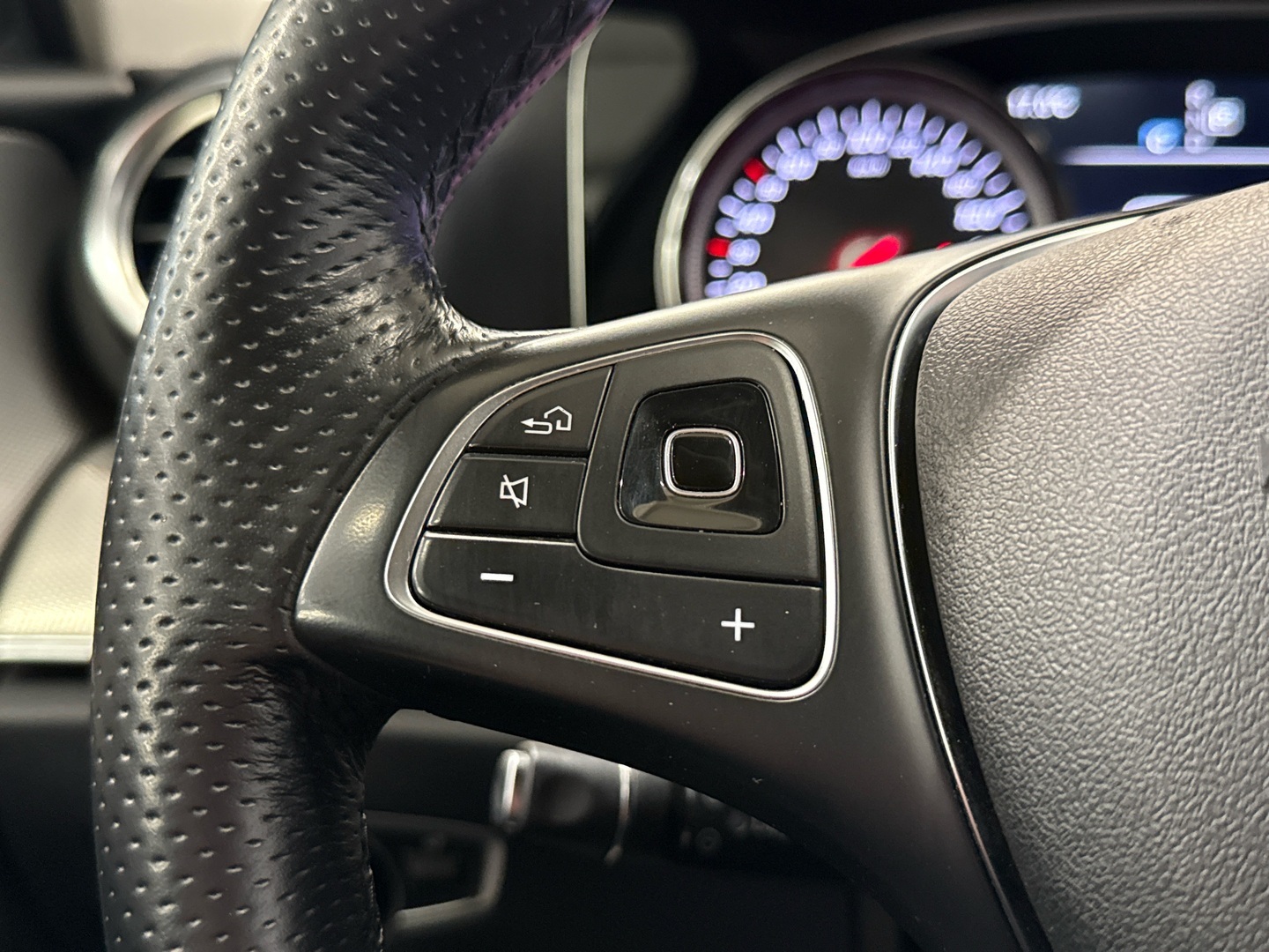 MERCEDES-BENZ E 2018