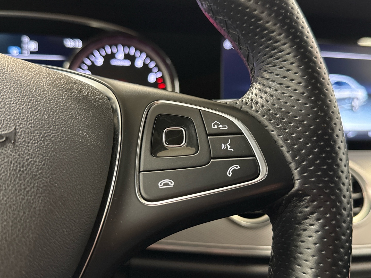 MERCEDES-BENZ E 2018