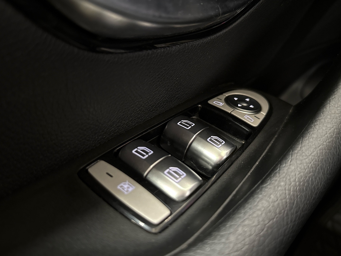 MERCEDES-BENZ E 2018