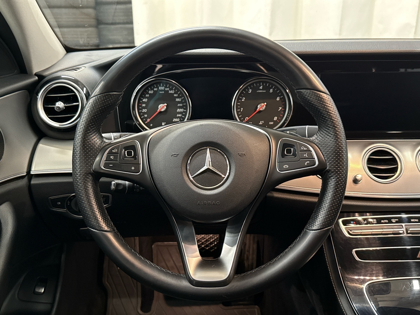 MERCEDES-BENZ E 2018