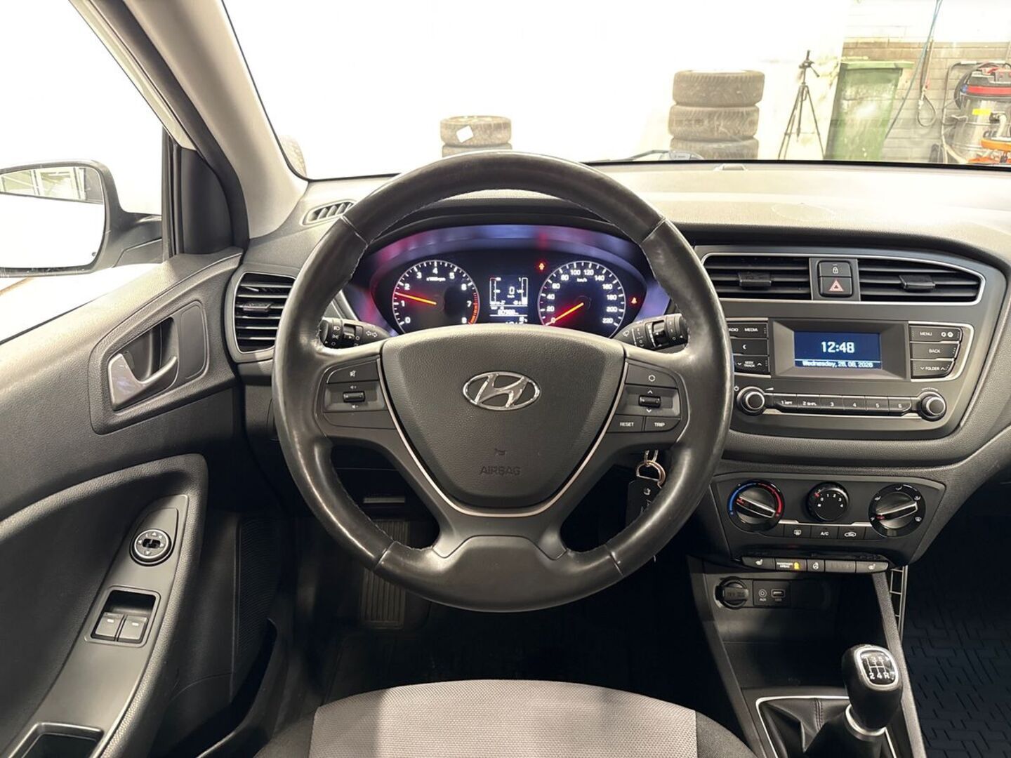 HYUNDAI i20 Hatchback 21