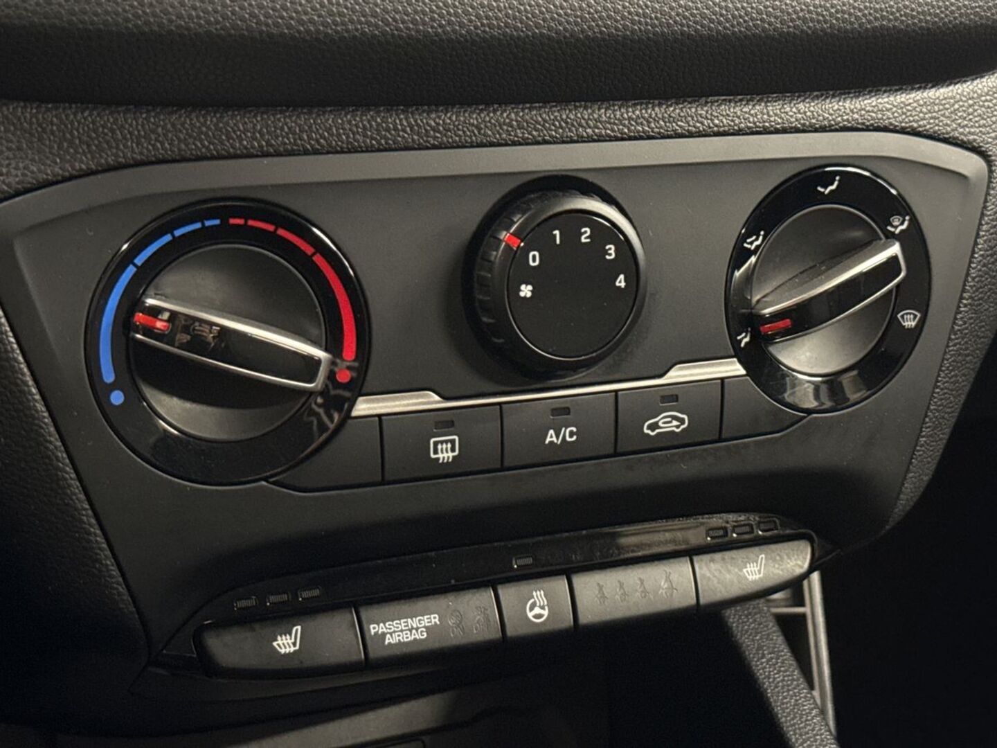HYUNDAI i20 Hatchback 25