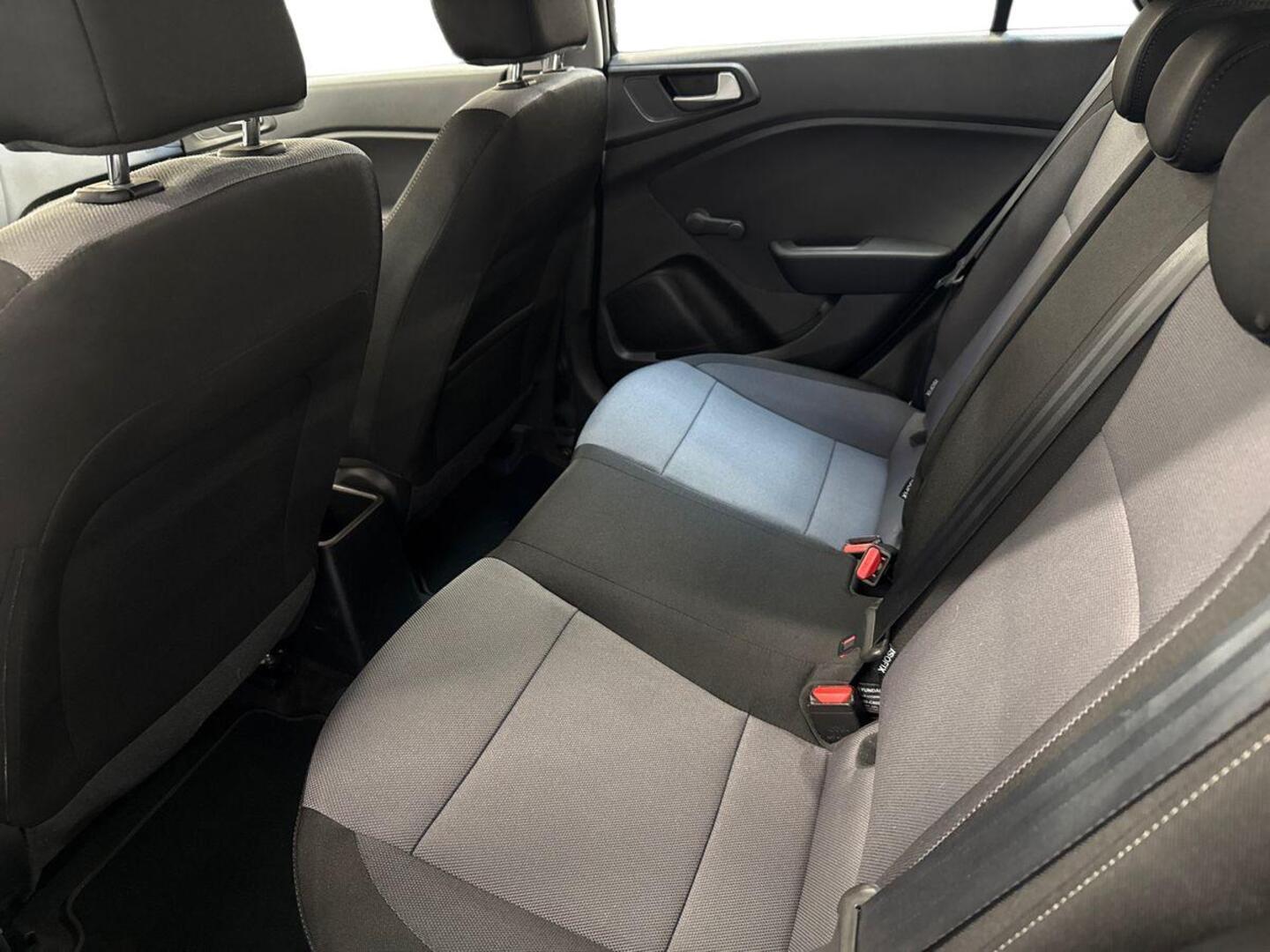 HYUNDAI i20 Hatchback 10