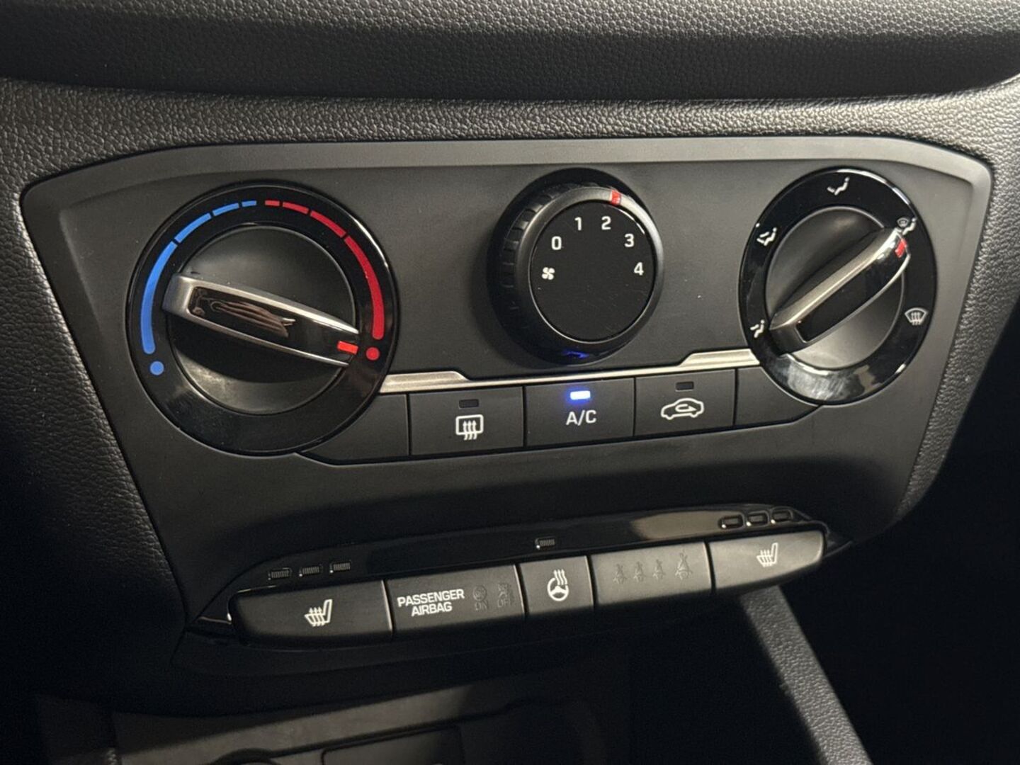 HYUNDAI i20 Hatchback 25
