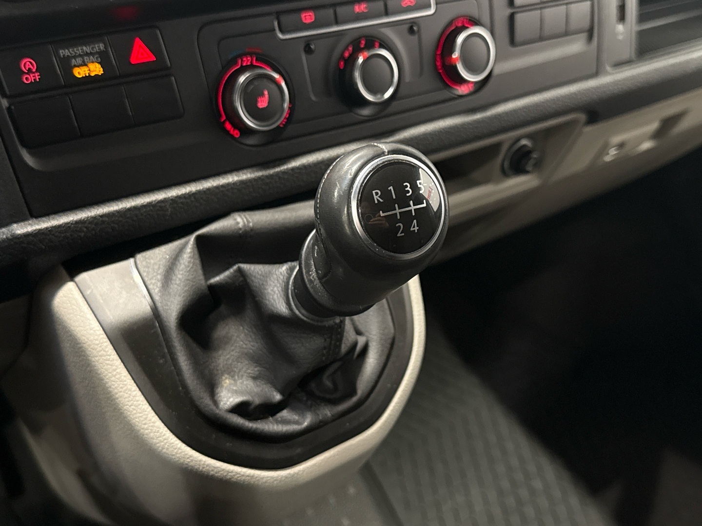 VOLKSWAGEN Transporter 2019