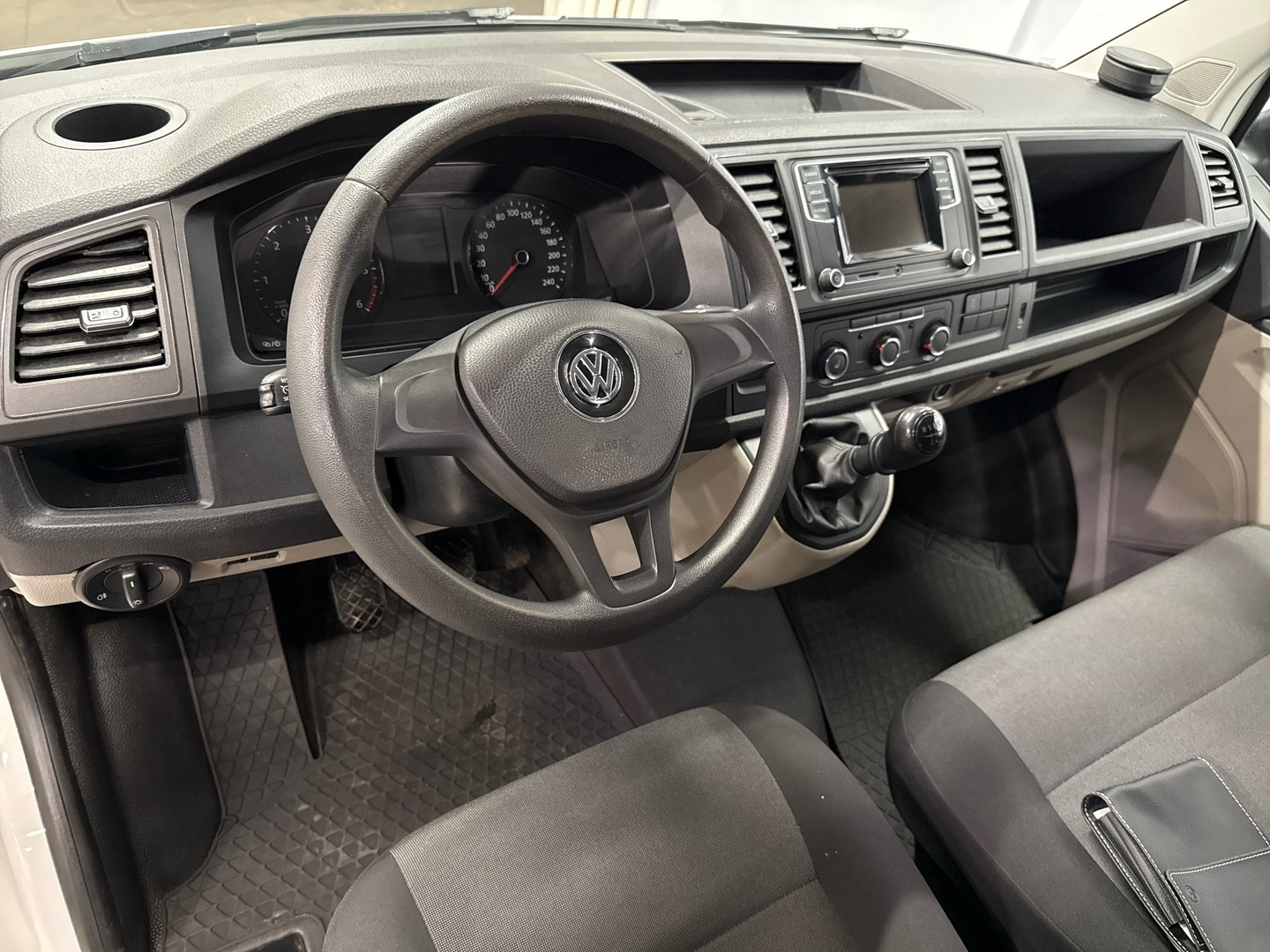 VOLKSWAGEN Transporter 2019