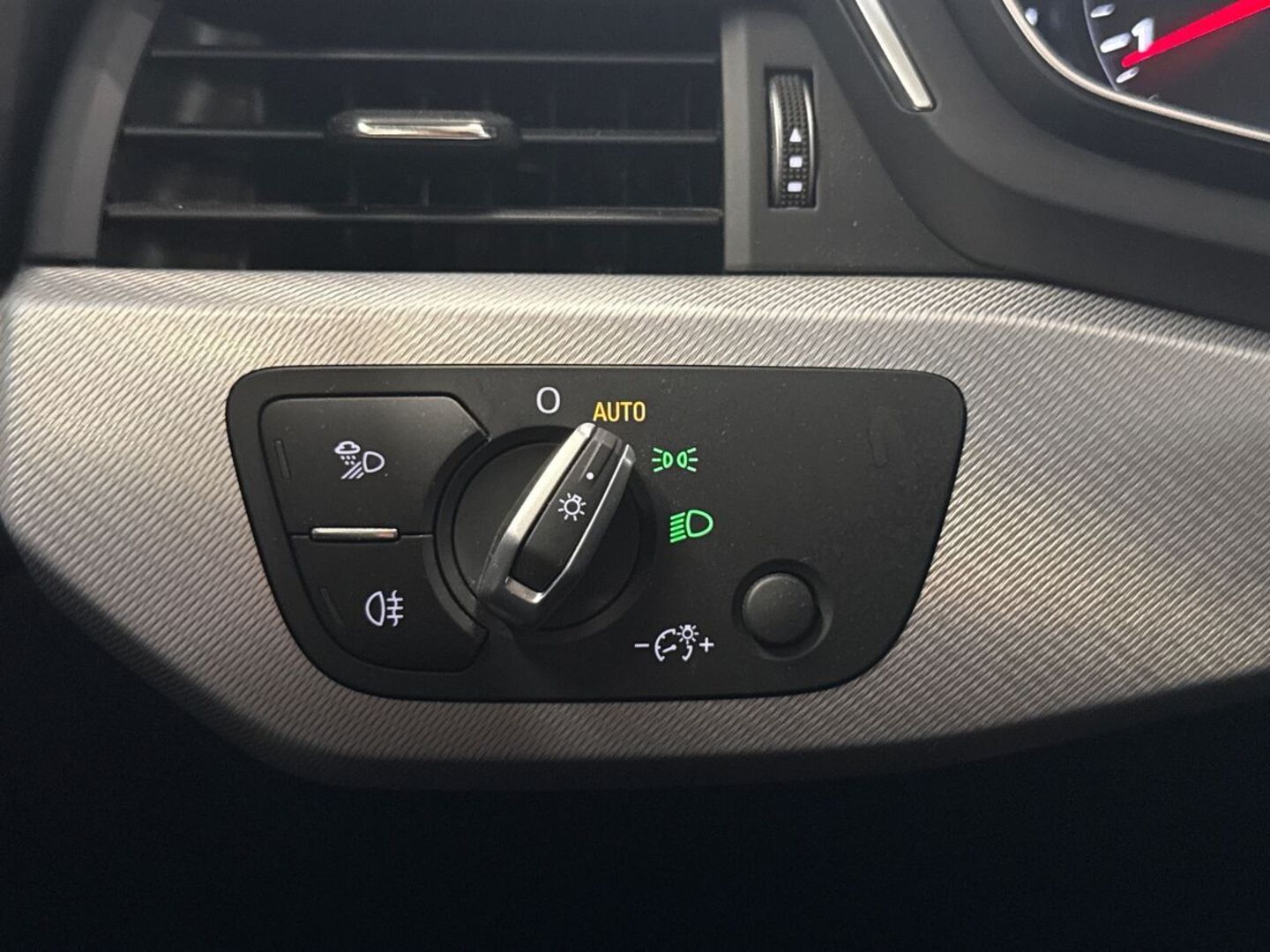 AUDI A4 2019
