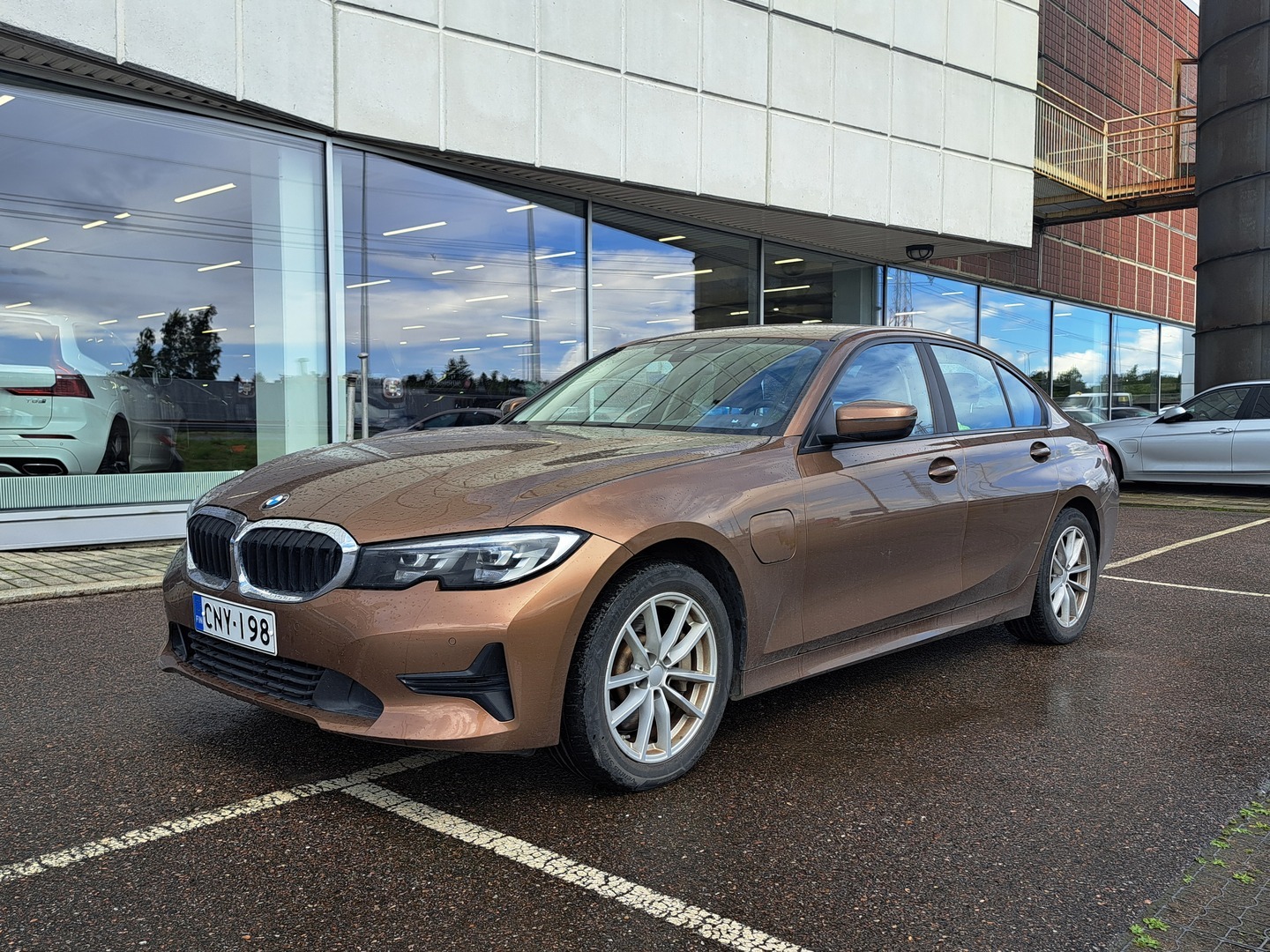 BMW 330 2019