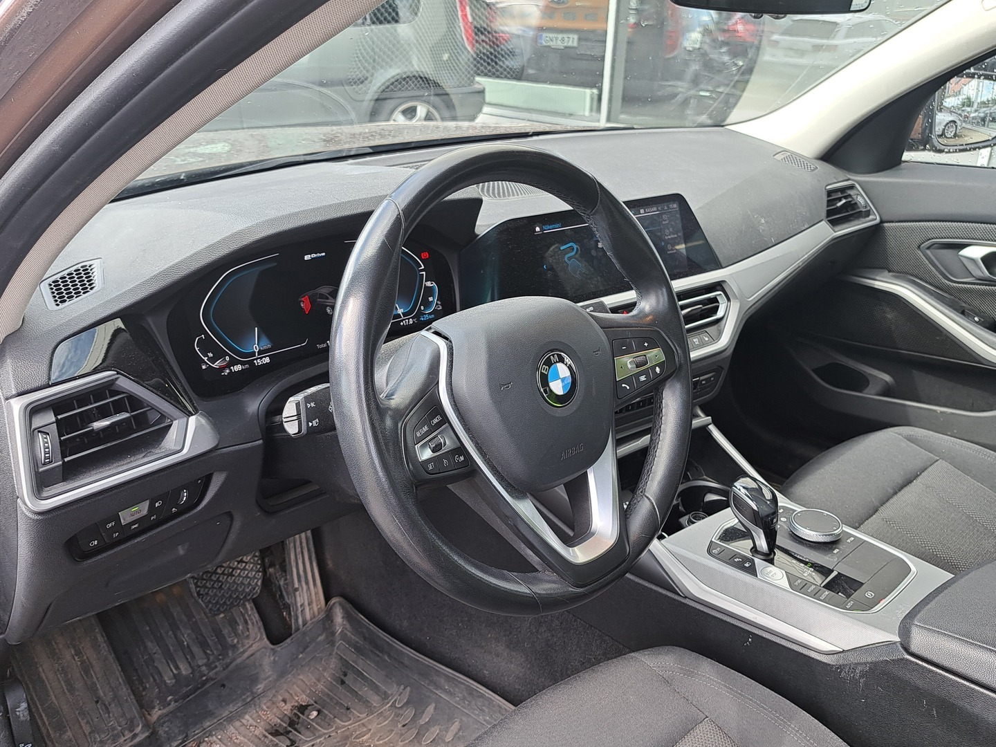 BMW 330 2019