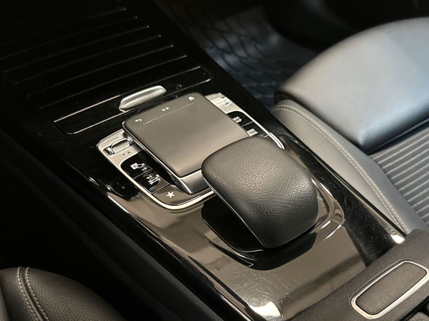 MERCEDES-BENZ CLA 2020
