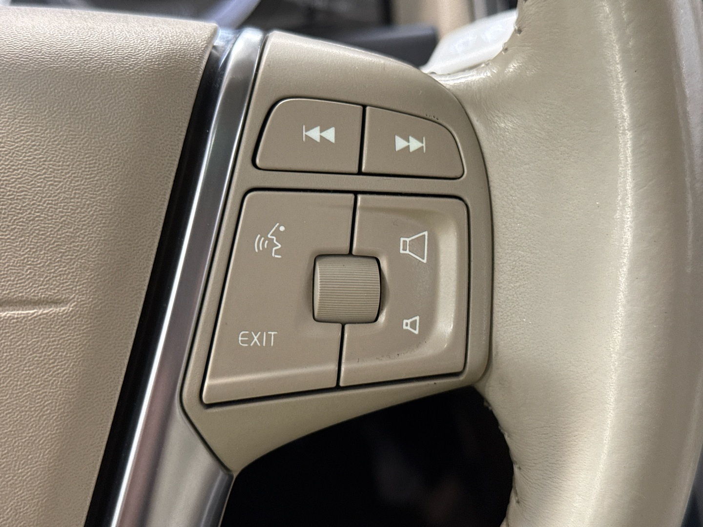 VOLVO V70 2011