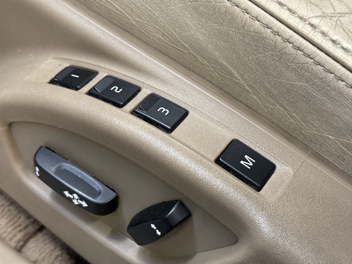 VOLVO V70 2011