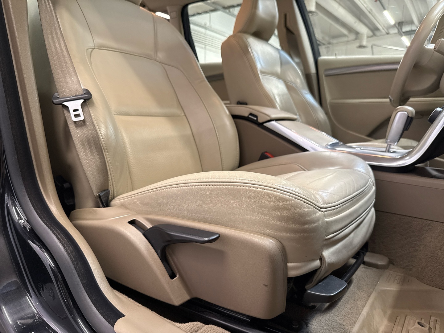 VOLVO V70 2011