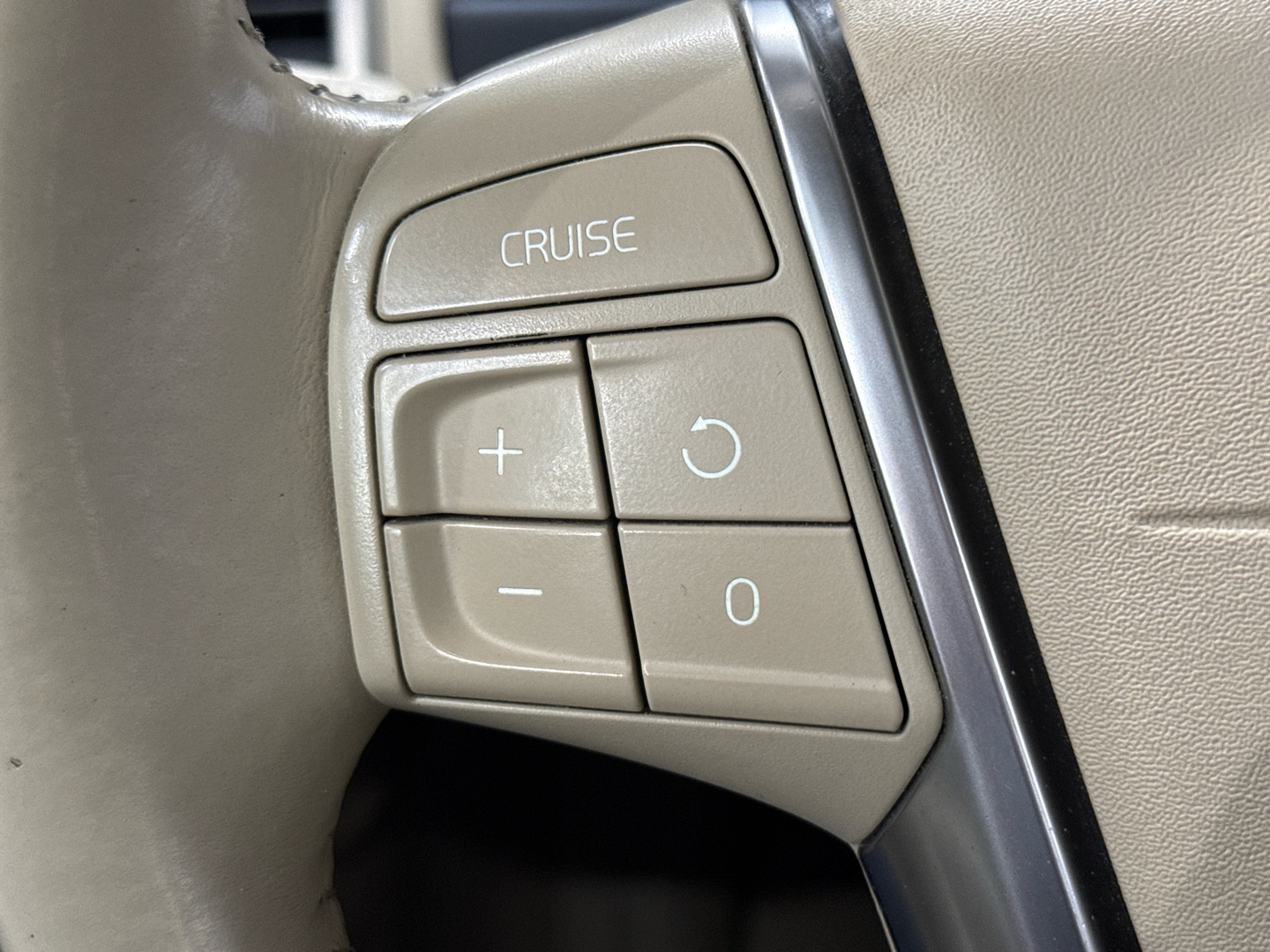 VOLVO V70 2011