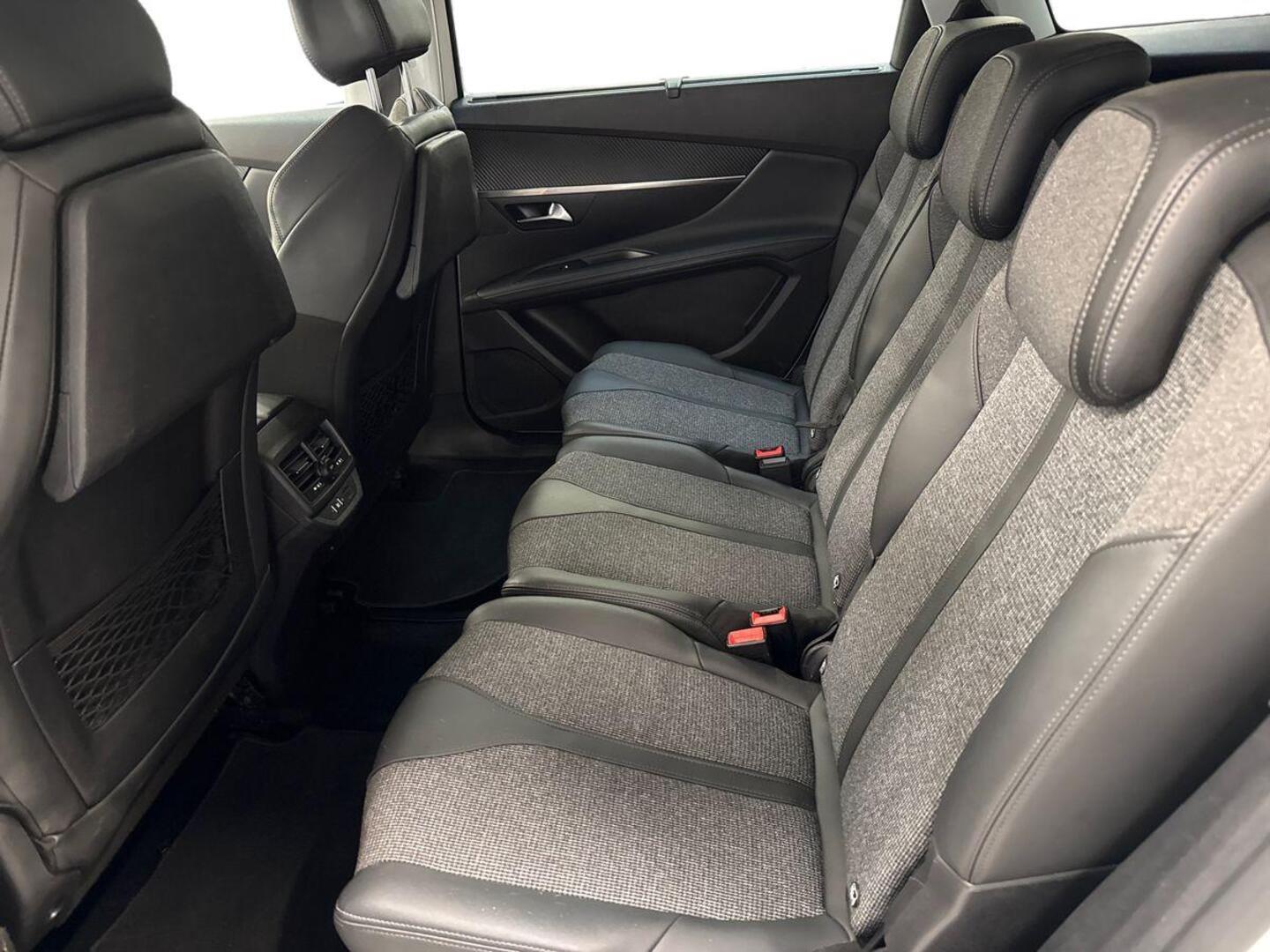 PEUGEOT 5008 2020