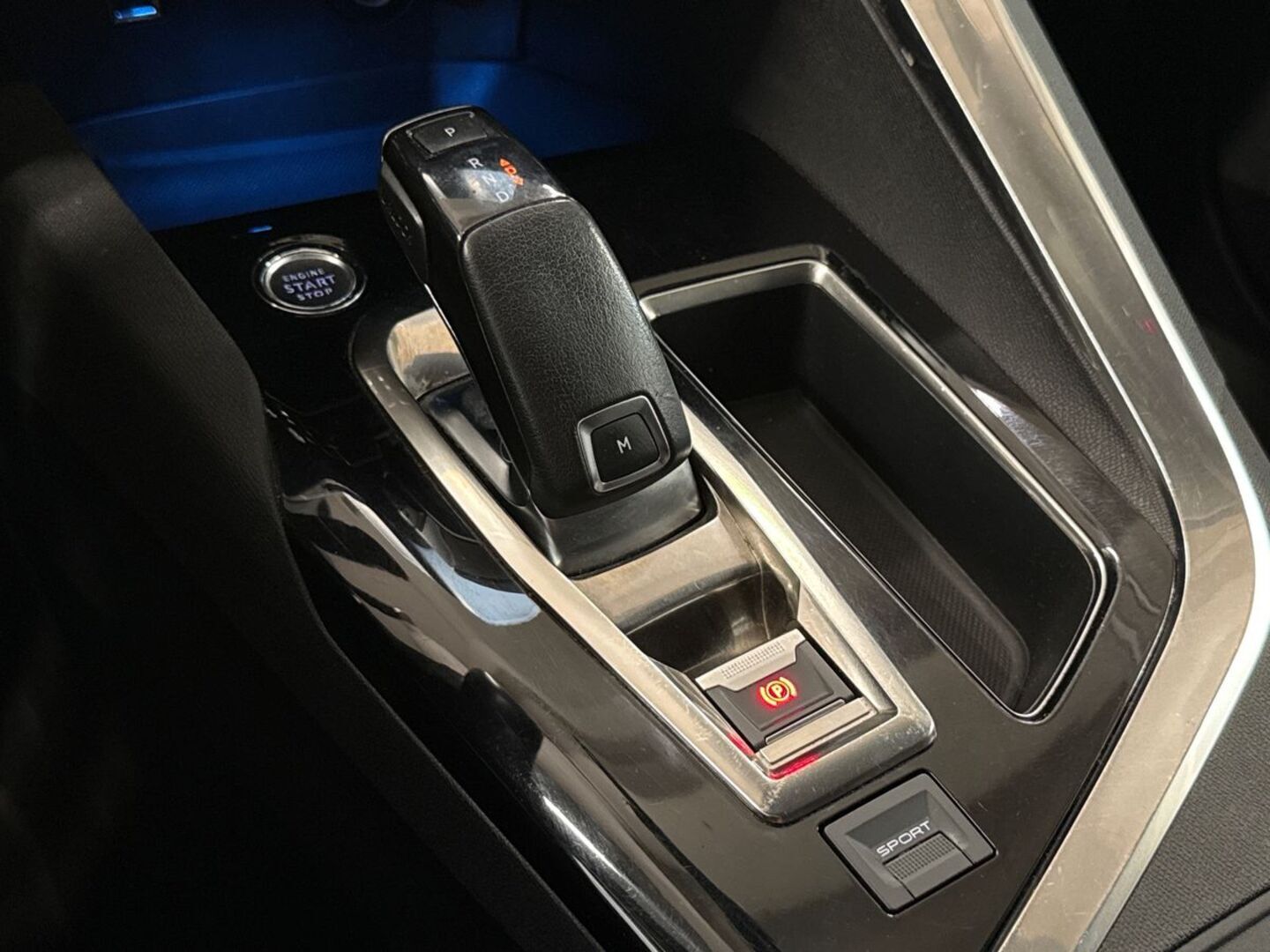 PEUGEOT 5008 2020