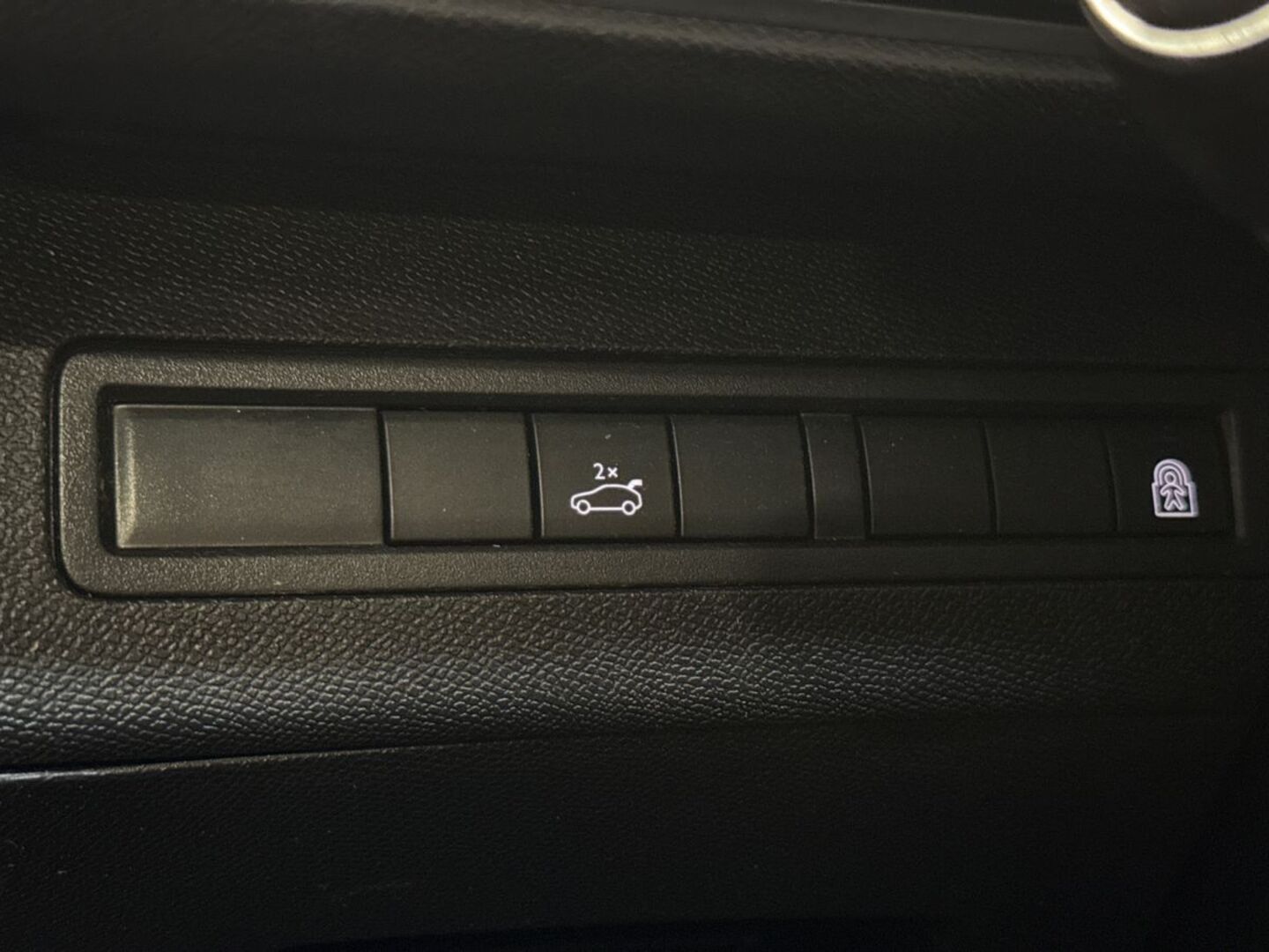 PEUGEOT 5008 2020
