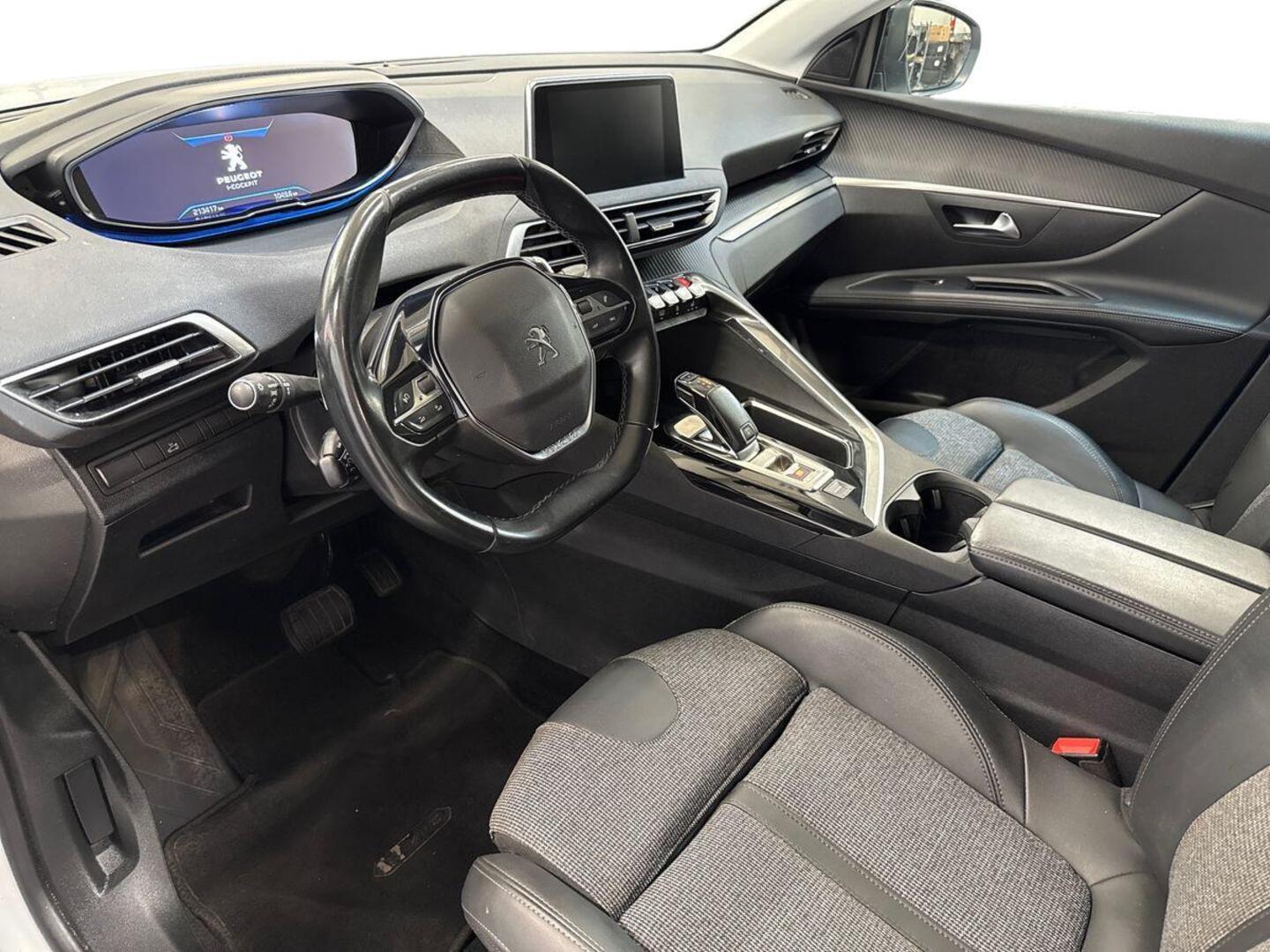 PEUGEOT 5008 2020