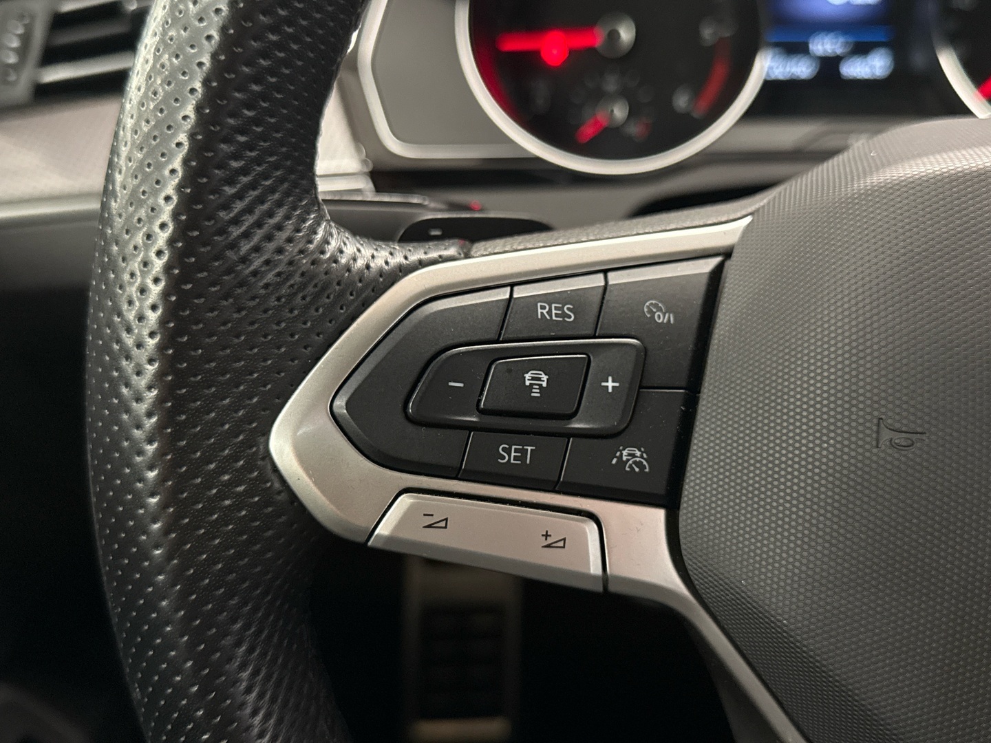 VOLKSWAGEN Passat 2022