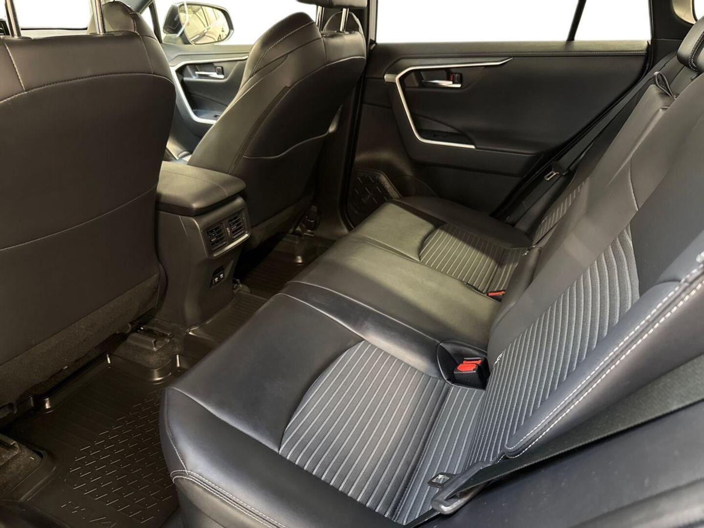 TOYOTA RAV4 10