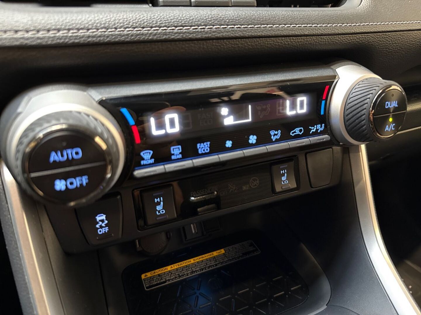 TOYOTA RAV4 26
