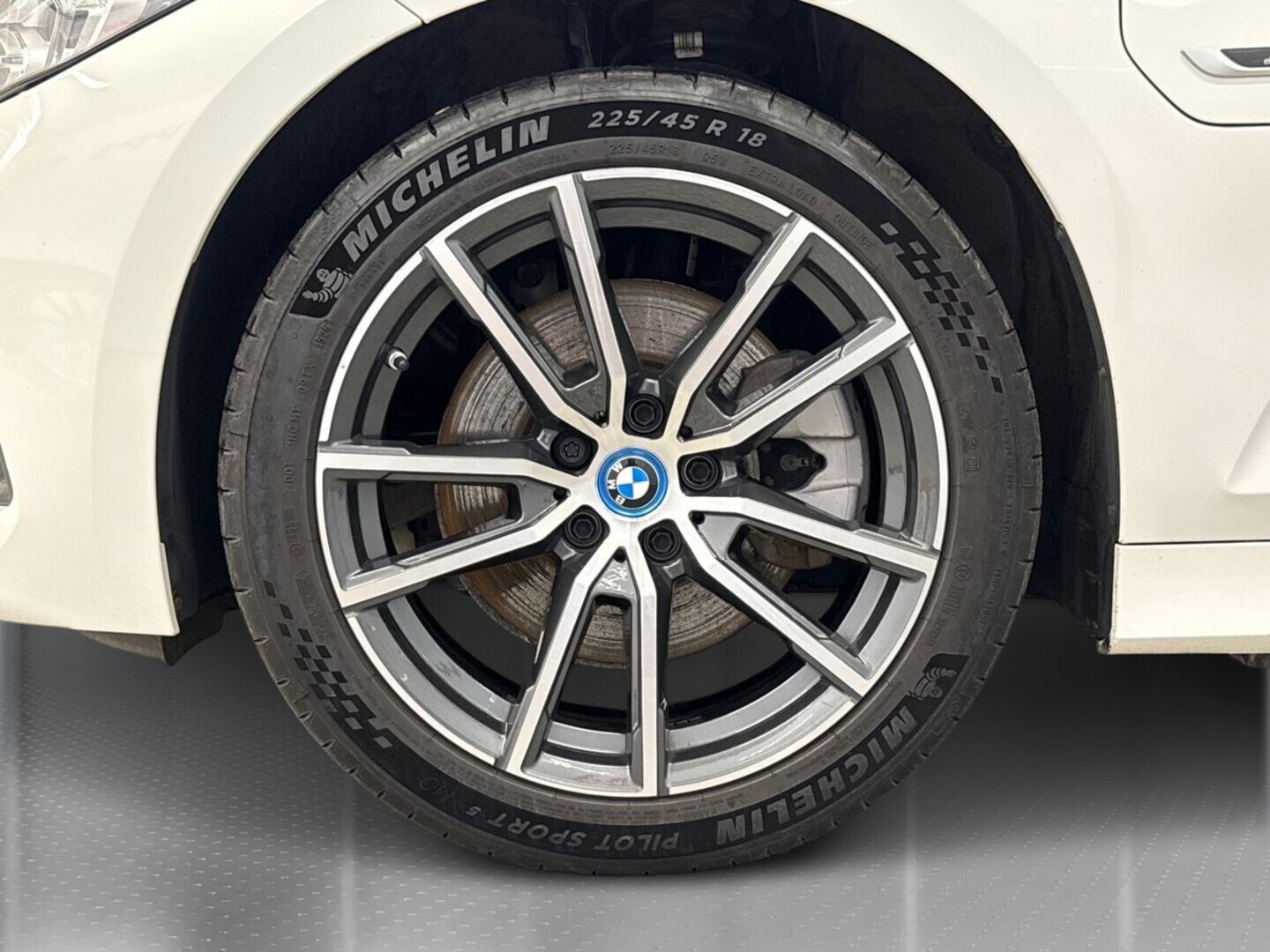 BMW 330 13