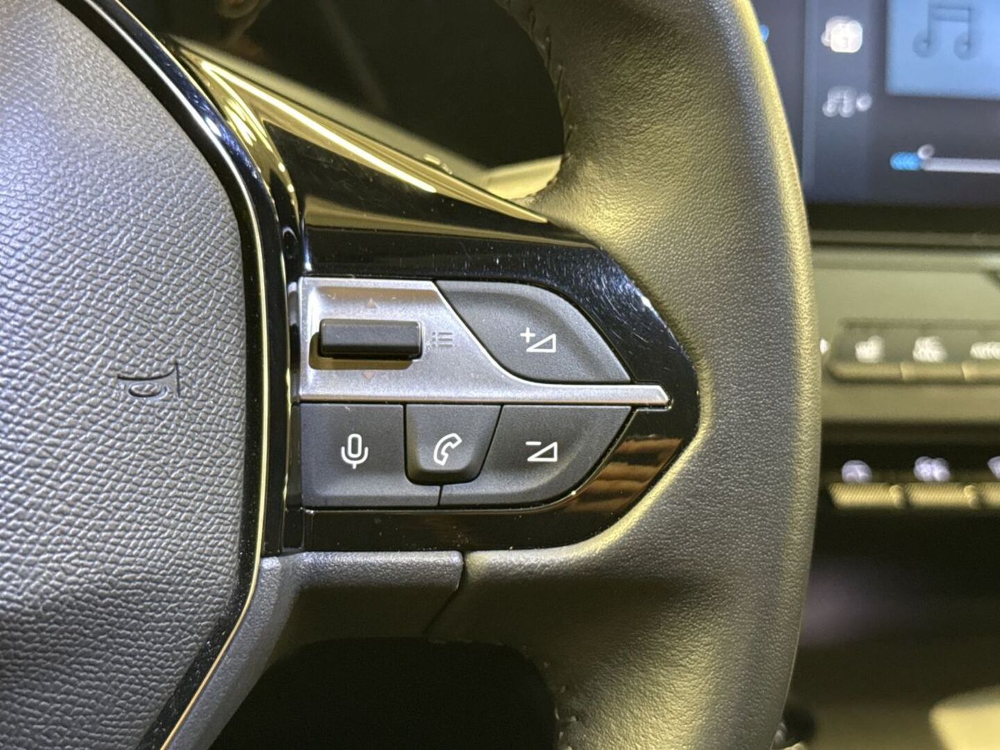 PEUGEOT 308 2024