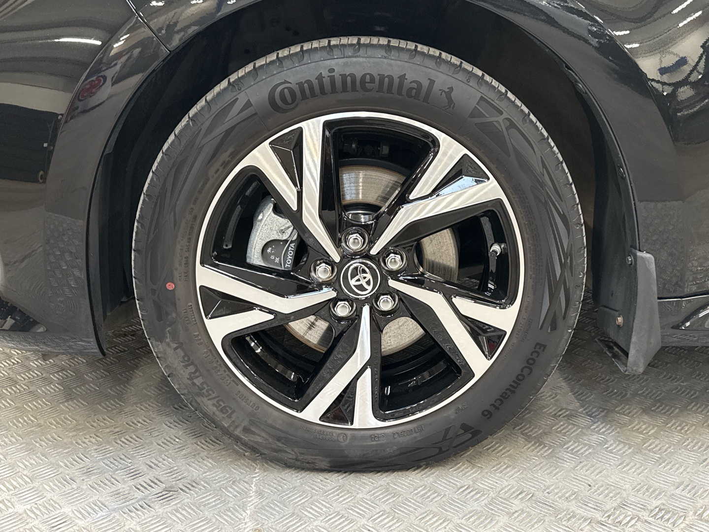 TOYOTA Yaris 2024