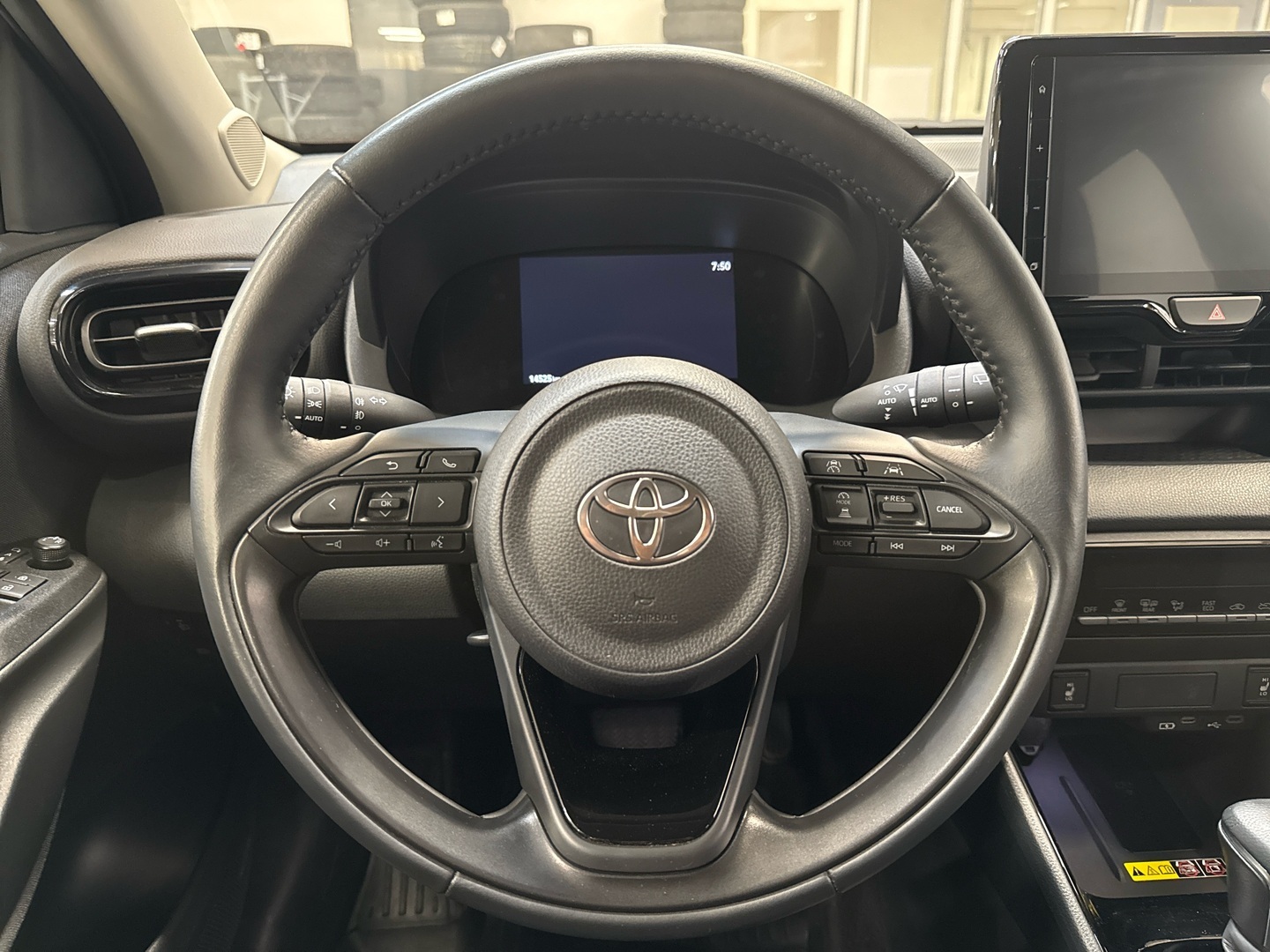 TOYOTA Yaris 2024