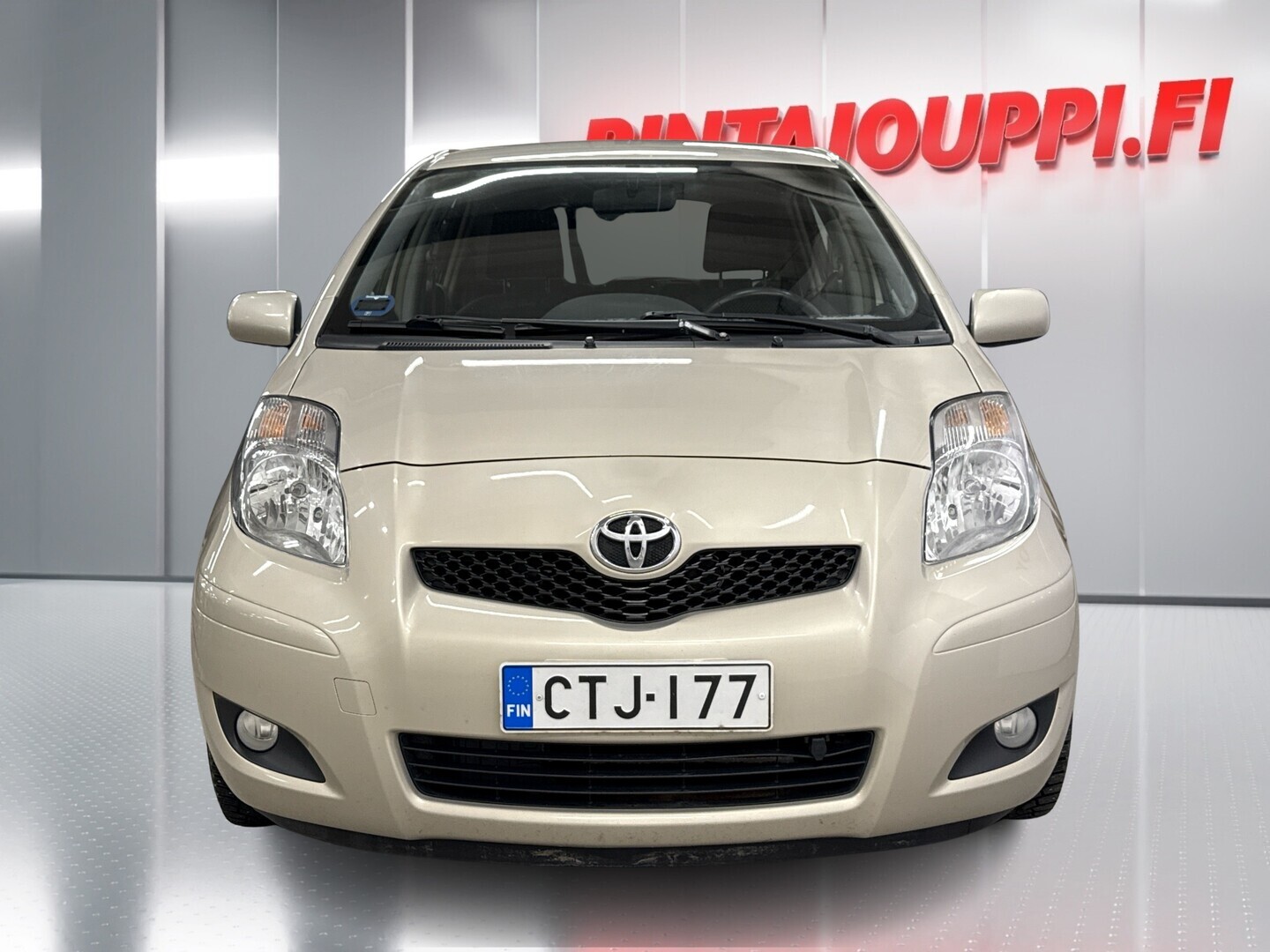 TOYOTA Yaris 2010