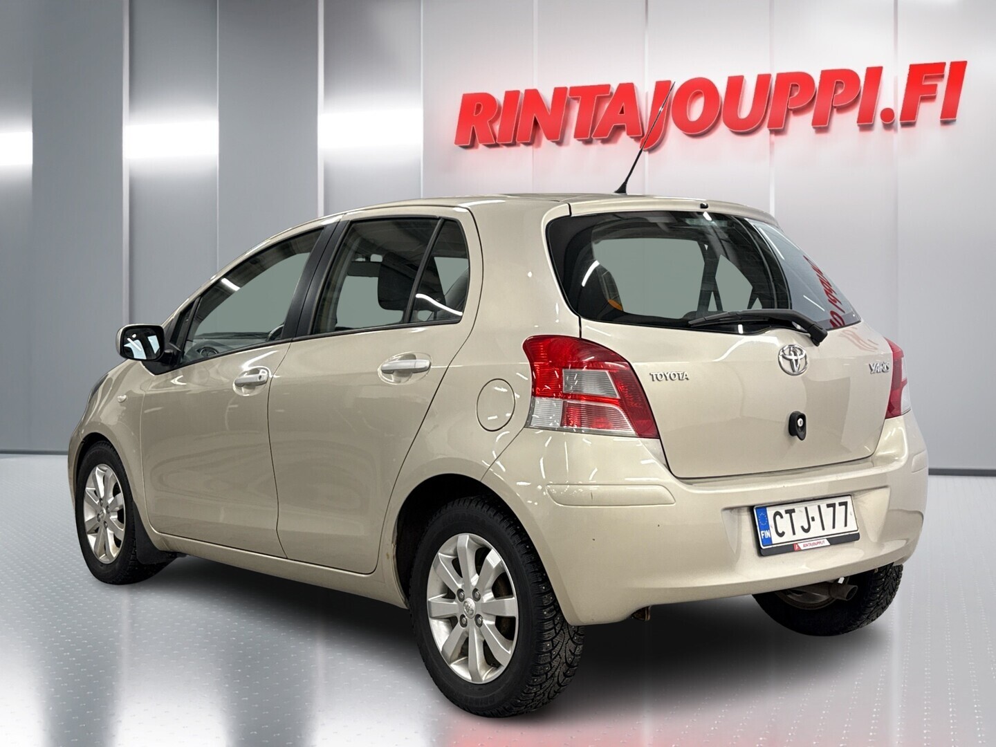 TOYOTA Yaris 2010