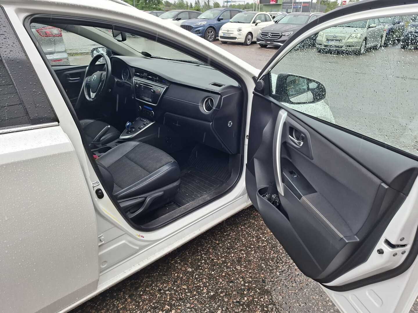 TOYOTA Auris 2014