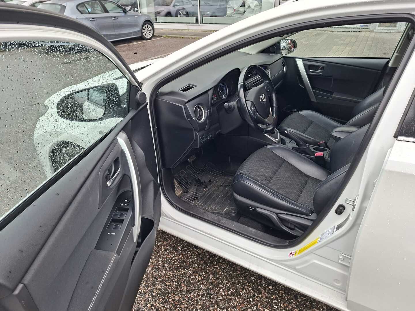 TOYOTA Auris 2014