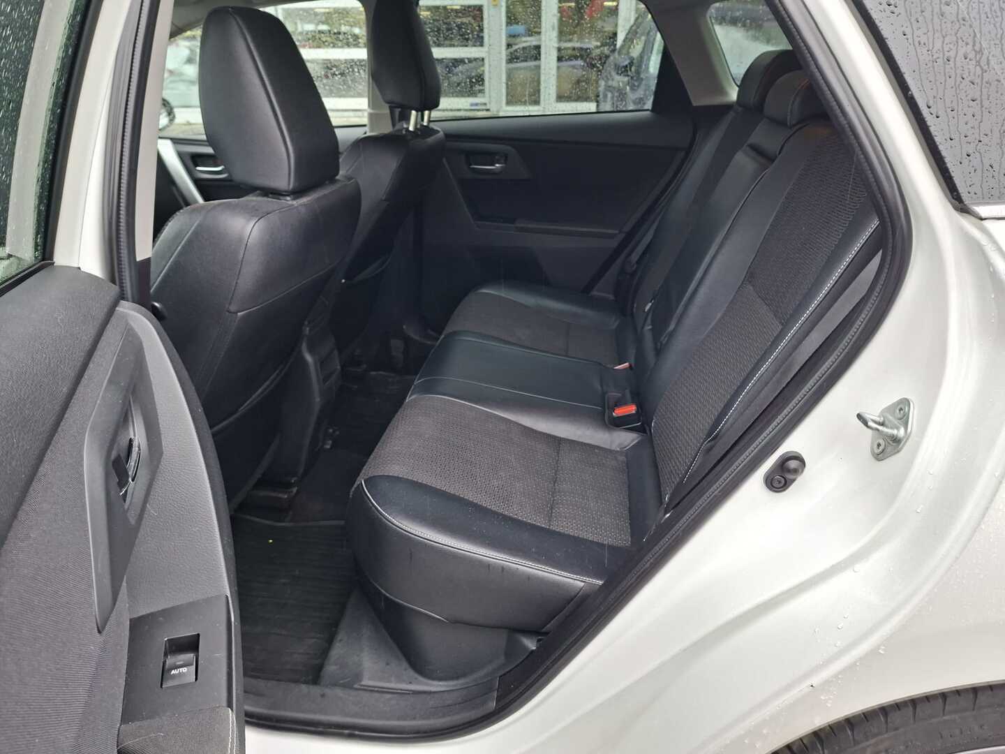 TOYOTA Auris 2014