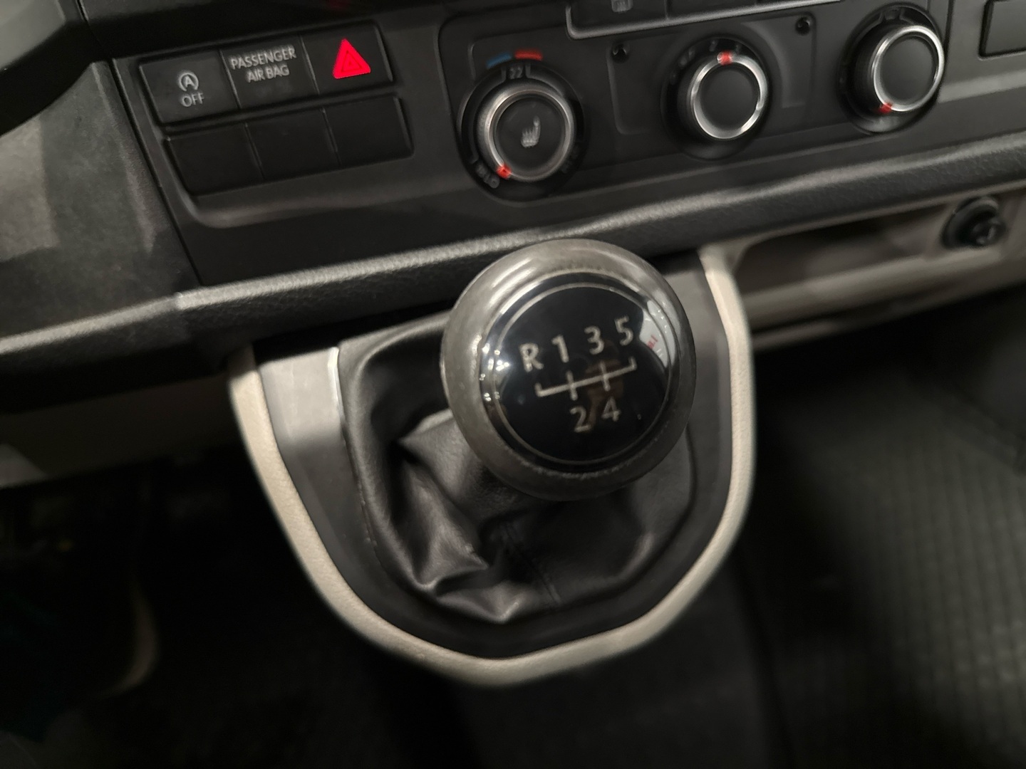 VOLKSWAGEN Transporter 2017