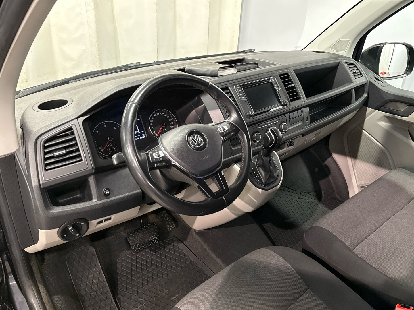 VOLKSWAGEN Transporter 2018