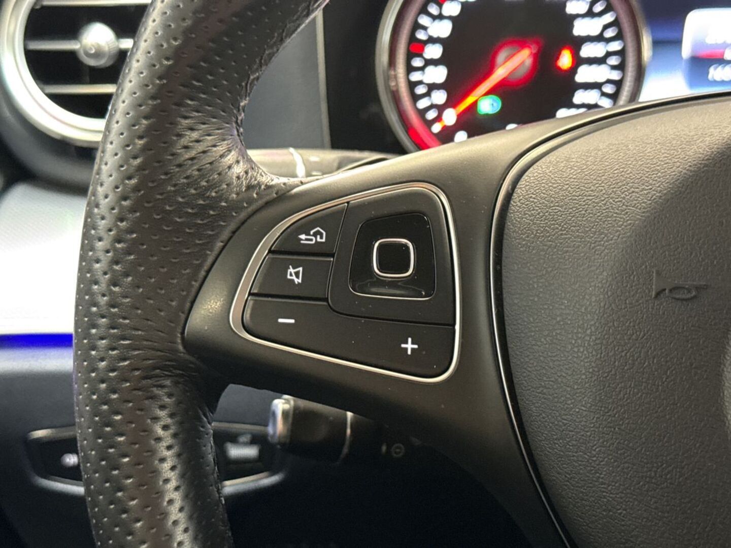 MERCEDES-BENZ E 2018