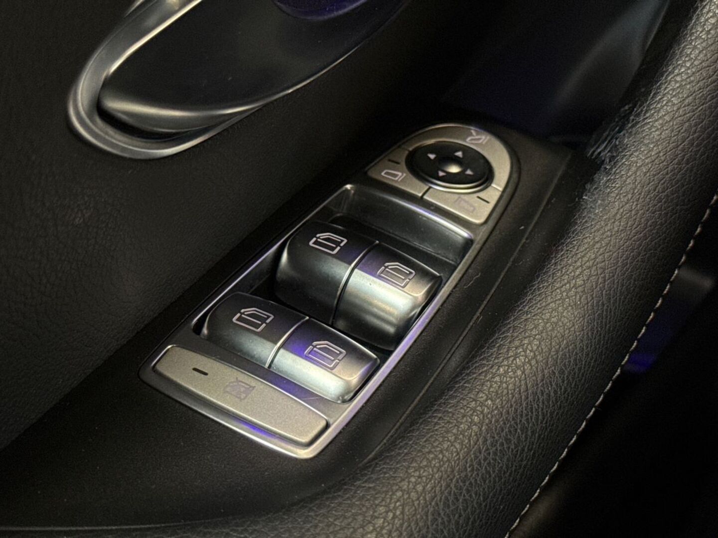 MERCEDES-BENZ E 2018