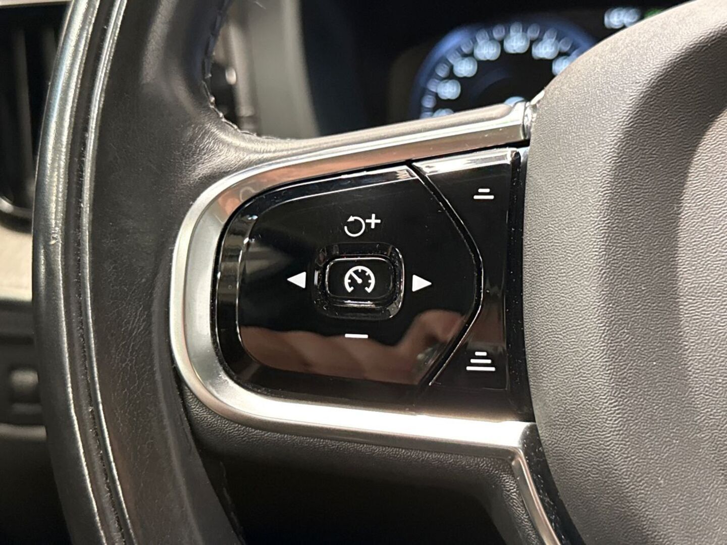 VOLVO XC60 2020