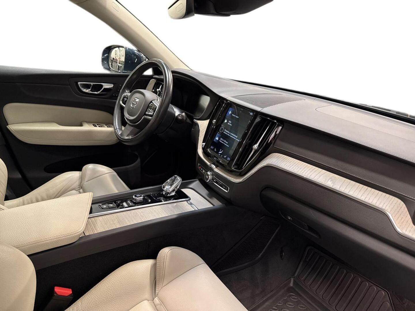 VOLVO XC60 2020