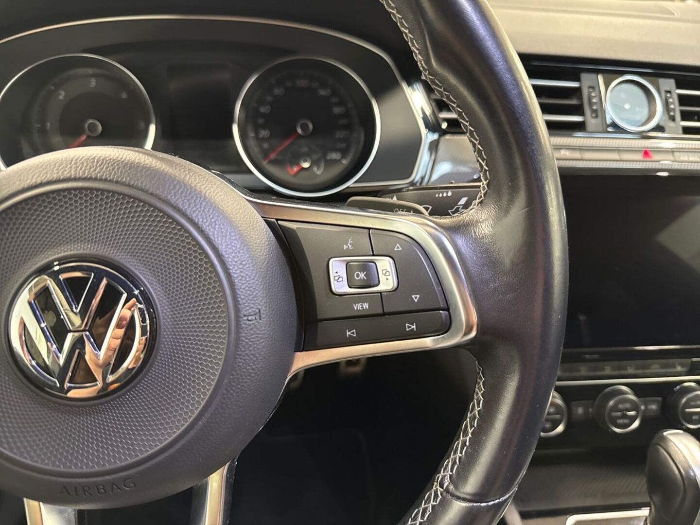 VOLKSWAGEN Arteon 18