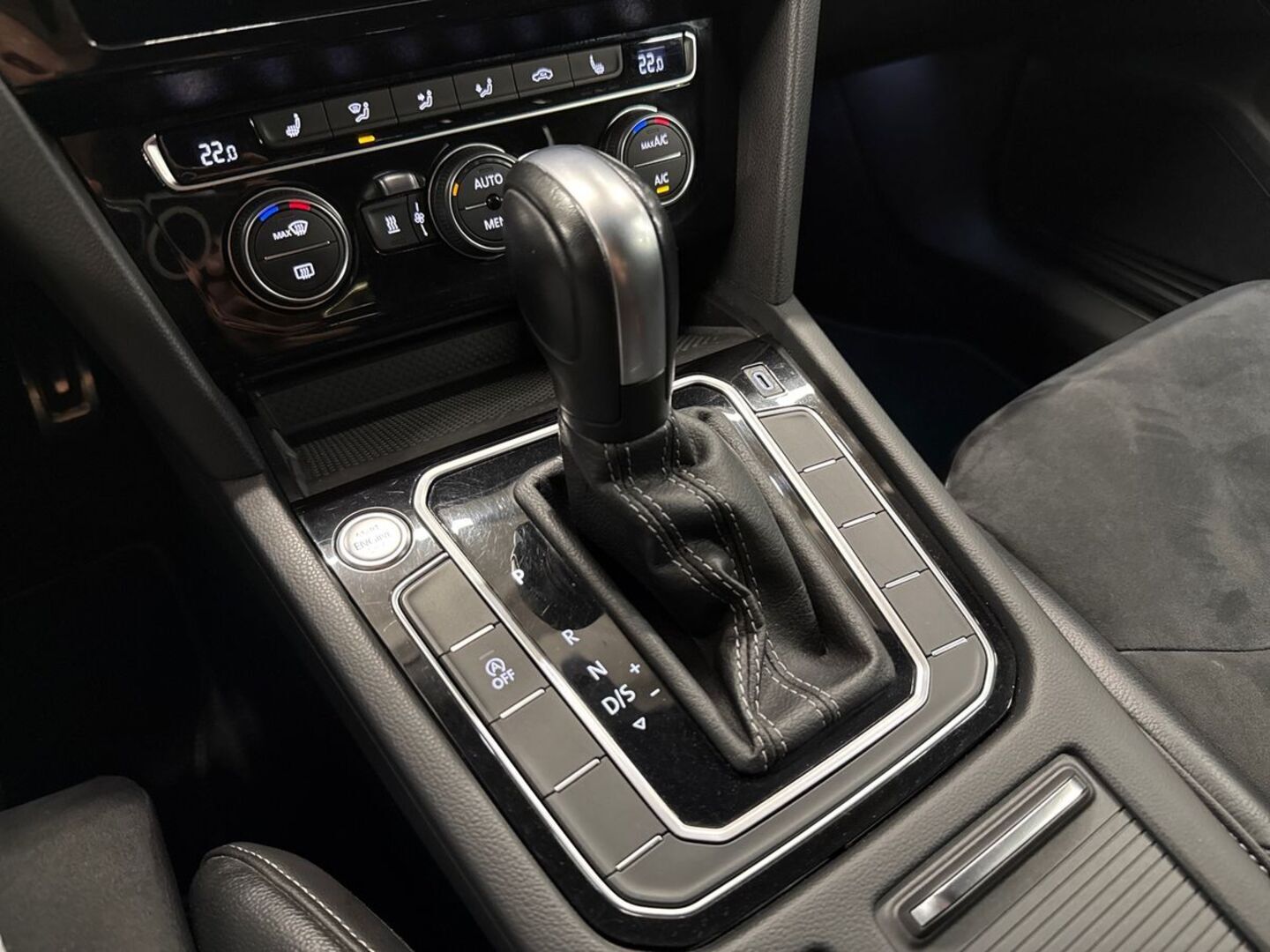 VOLKSWAGEN Arteon 25